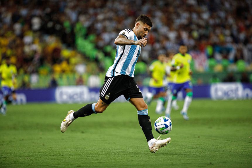 Otamendi a representar a Argentina diante do Brasil