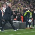 José Mourinho no banco de suplentes do Fenerbahçe
