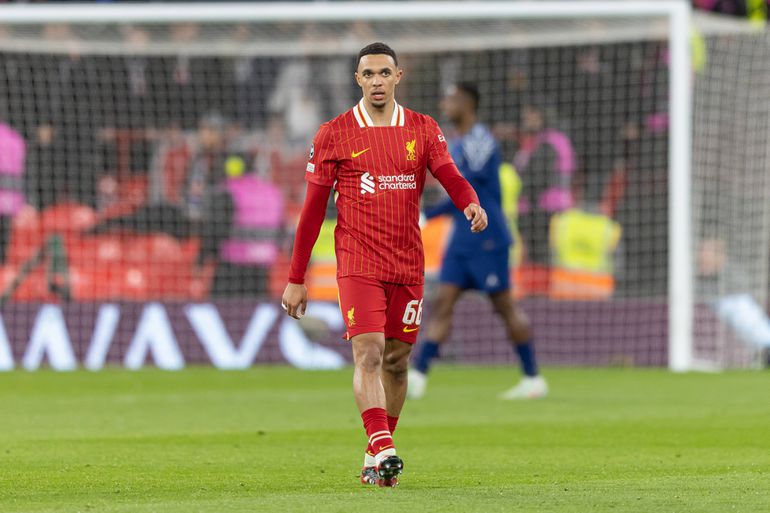 Trent Alexander-Arnold com a camisola do Liverpool