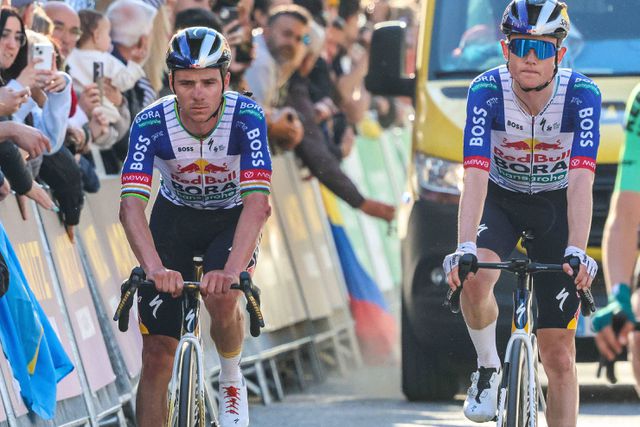 Evenepoel cai e falha triunfo em Vila-Seca, Almeida apanhou susto mas recuperou