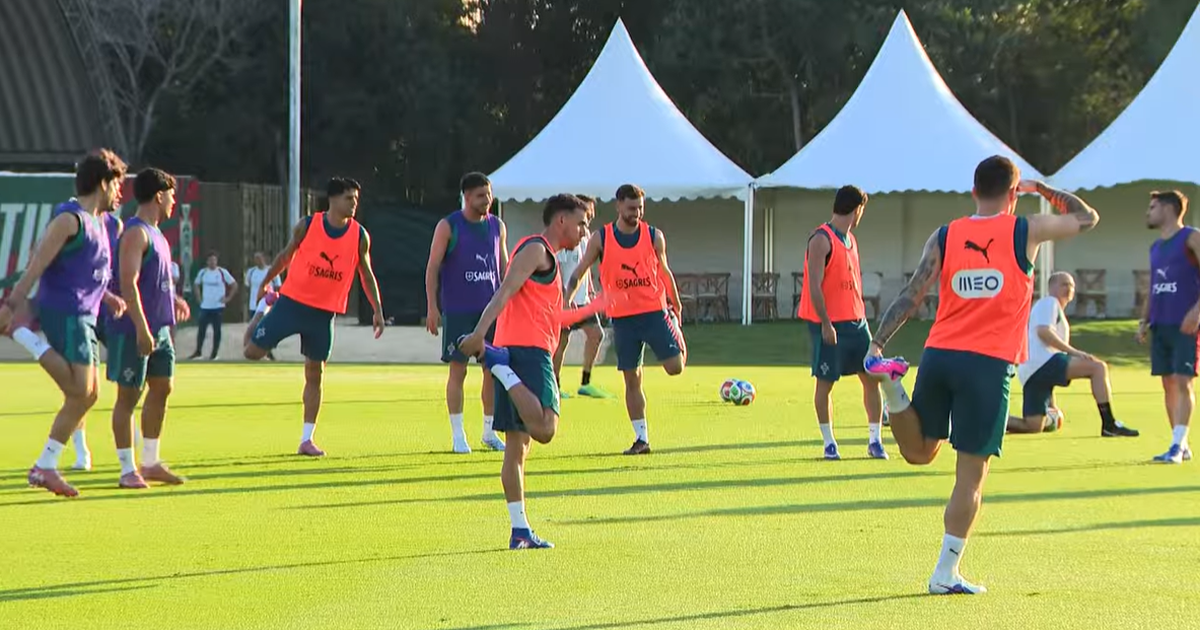 Dois jogadores à parte no primeiro treino da Seleção no México