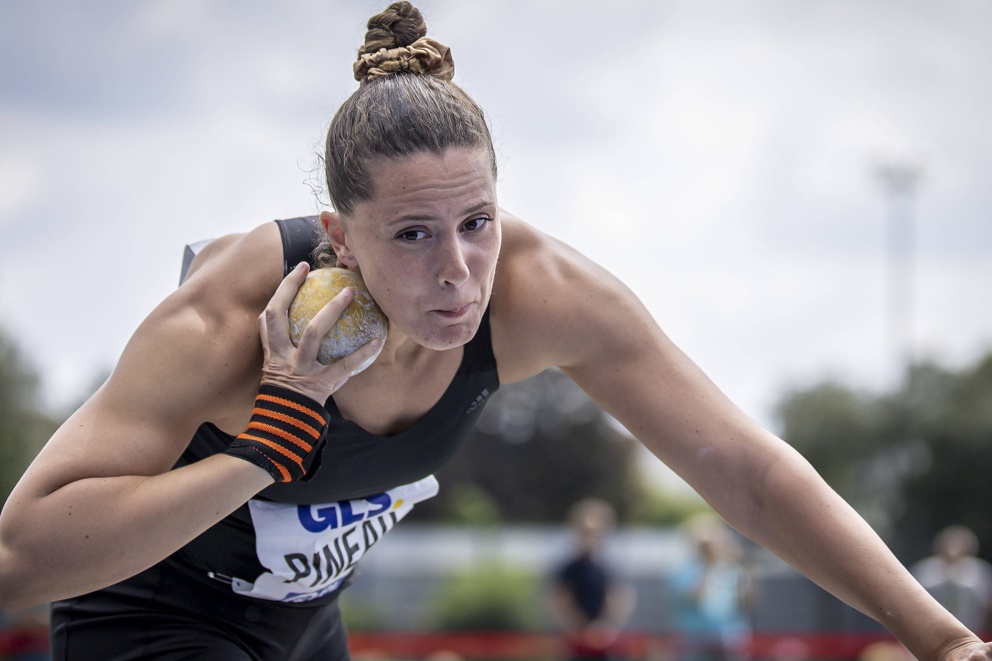 A francesa Elisa Pineau, de 27 anos, anunciou que foi diagnosticada com um cancro da mama. IMAGO