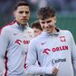 Inseparáveis... também na seleção: Bednarek não larga Pietuszewski (vídeo)