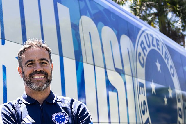 Artur Jorge foi apresentado no Cruzeiro e mostrou-se preocupado com o elevado número de golos que a equipa sofre - FOTO: Cruzeiro