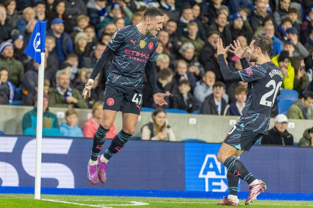 Manchester City goleia Brighton com 'show' de Foden