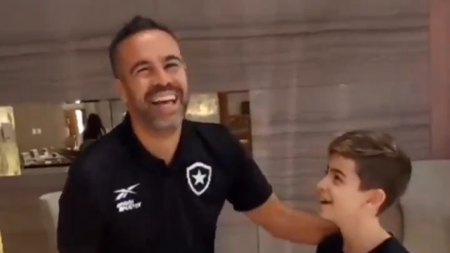 Criança pede a Artur Jorge para não atender chamadas de Ronaldo