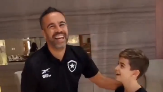Criança pede a Artur Jorge para não atender chamadas de Ronaldo