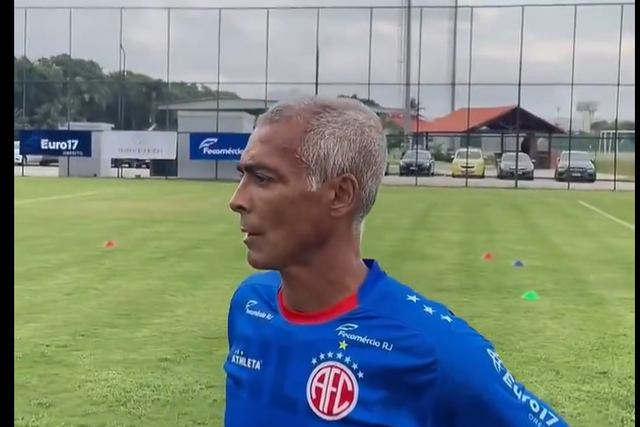 Romário: «Os jogadores de agora são burros, marcaria 2 mil golos»