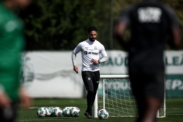 Sporting: Amorim de volta a Alcochete e com duas baixas