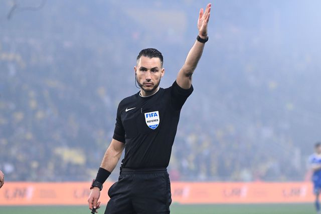 Árbitro afastado na Ligue 1 após arbitragem polémica no Marselha-Nice