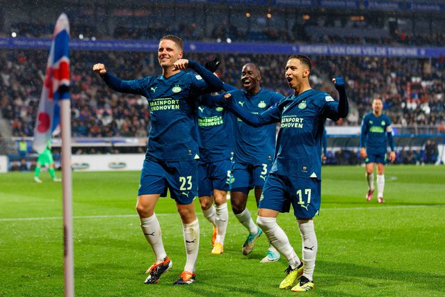 Eredivisie: PSV quase confirma título de campeão com goleada das antigas