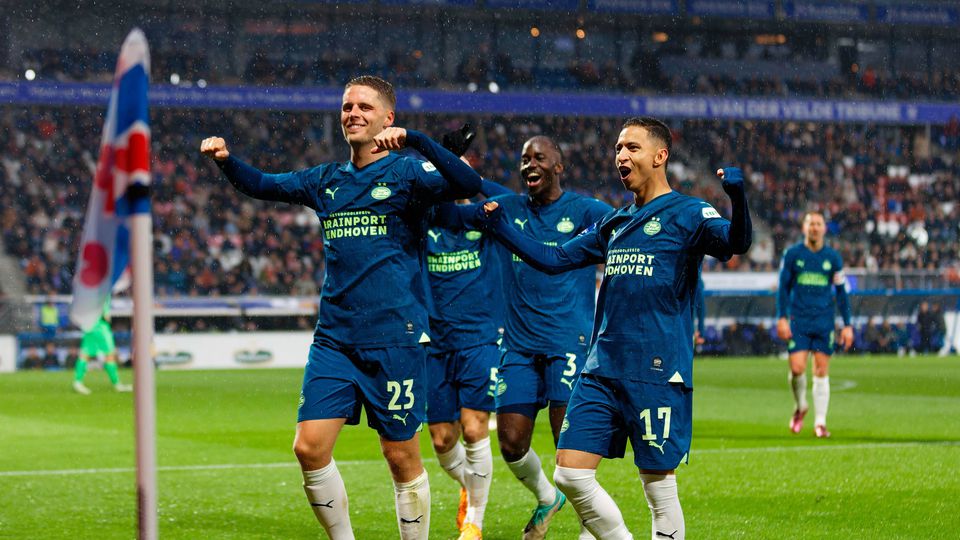 Eredivisie: PSV quase confirma título de campeão com goleada das antigas
