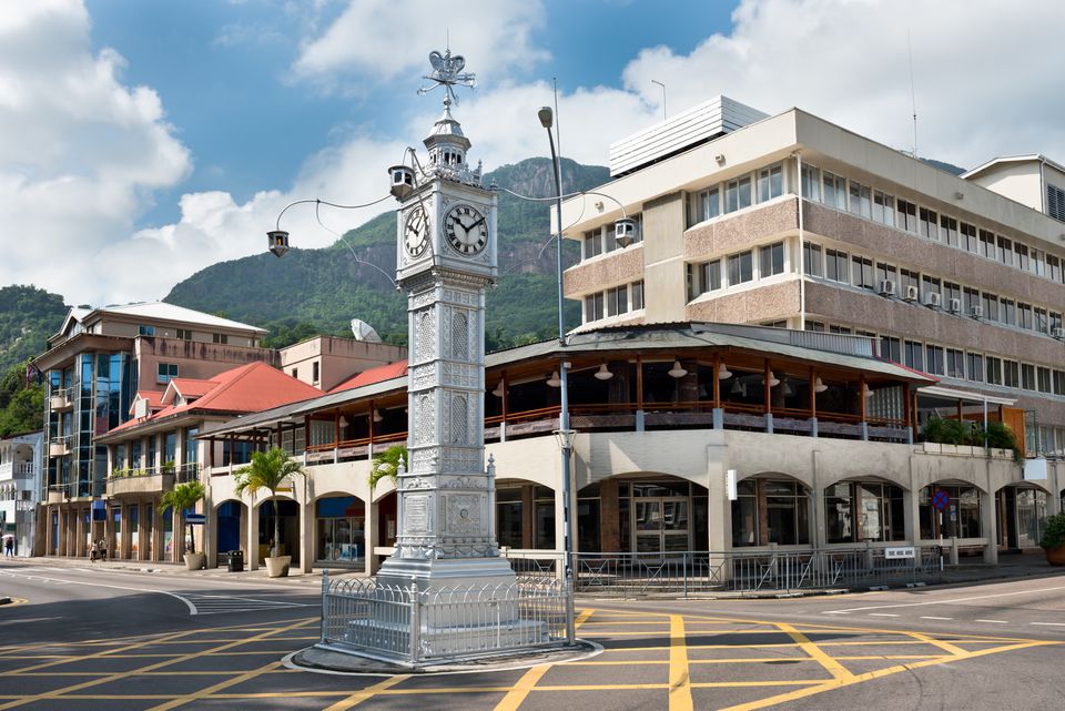 O 'little Big Ben' (o pequeno Big Ben, célebre relógio em Londres) em Victoria, capital da Ilha Mahé, Seychelles, palco do Mundial de futebol de praia que se realiza de 1 a 11 de maio deste ano
