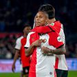 Igor Paixao celebra mais um golo para o Feyenoord, agora diante o PEC Zwolle