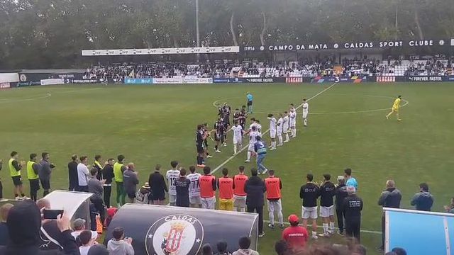Thomas Militão acabou a carreira e Caldas e Académica fizeram guarda de honra (vídeo)