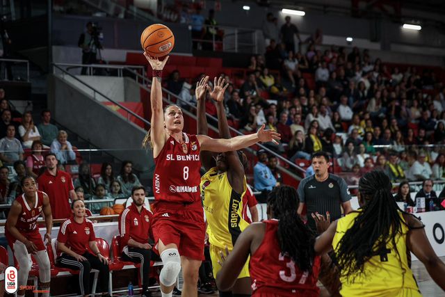 Benfica obriga à negra nas meias-finais