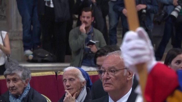 Ranieri e jogadores da Roma despedem-se do Papa