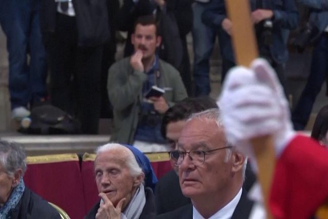 Ranieri e jogadores da Roma despedem-se do Papa