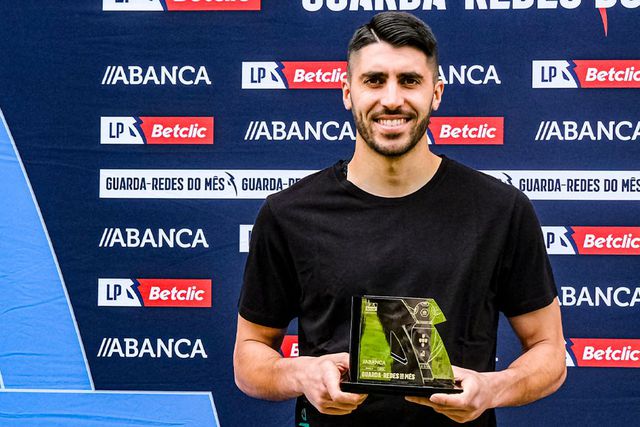 Sporting: Rui Silva recebe prémio