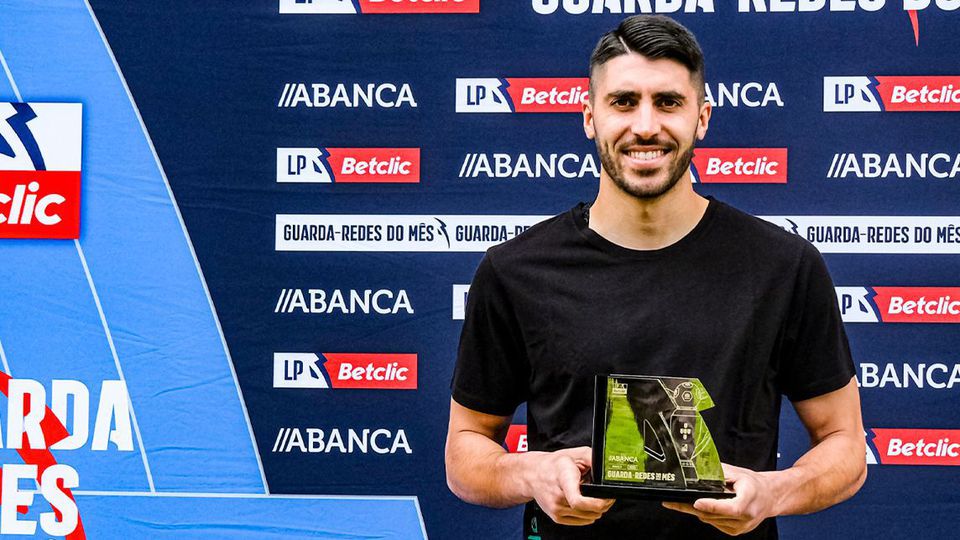 Sporting: Rui Silva recebe prémio