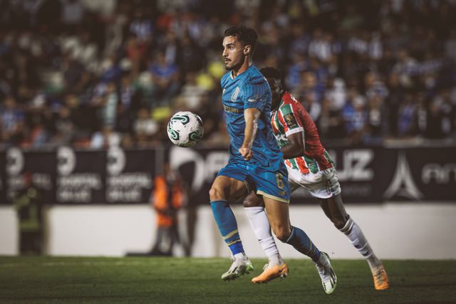 Eustáquio no duelo com os tricolores no Estádio José Gomes na  época transata