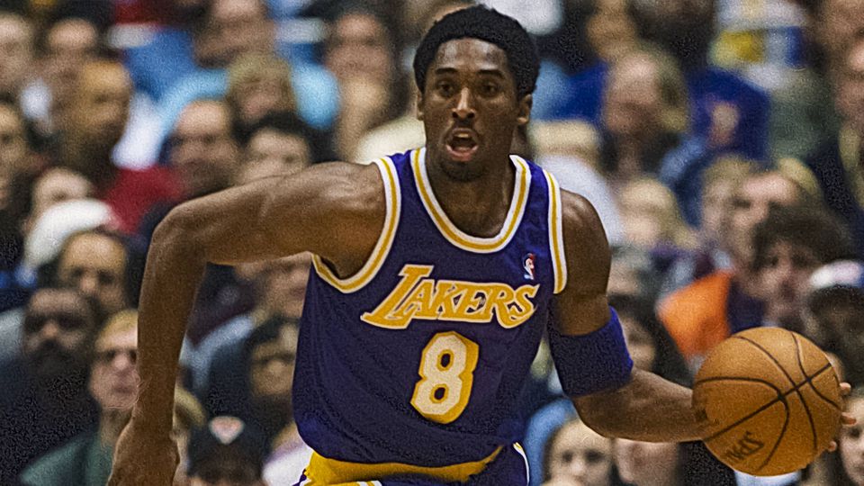 Camisola de estreia de Kobe Bryant vendida por 6 milhões de euros