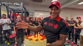25 de abril ou 4 de março? O treinador que tem dois aniversários