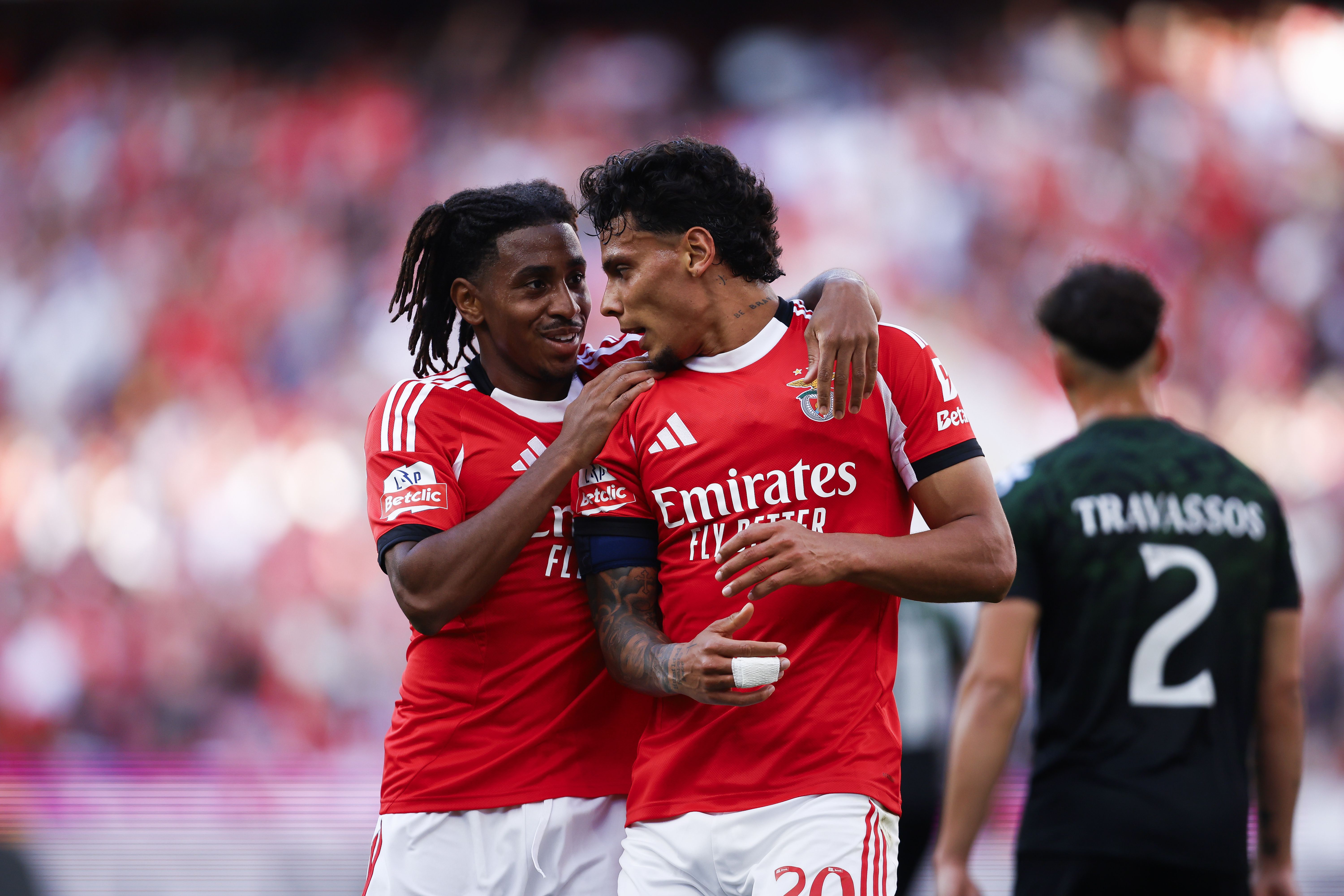 Barreiro festeja golo com Ríos - Foto:  Filipe Amorim/LUSA