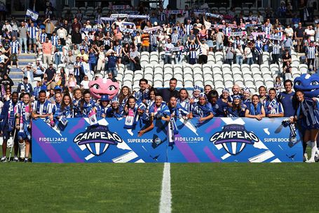 A festa da equipa feminina no Olival — Foto: FC Porto