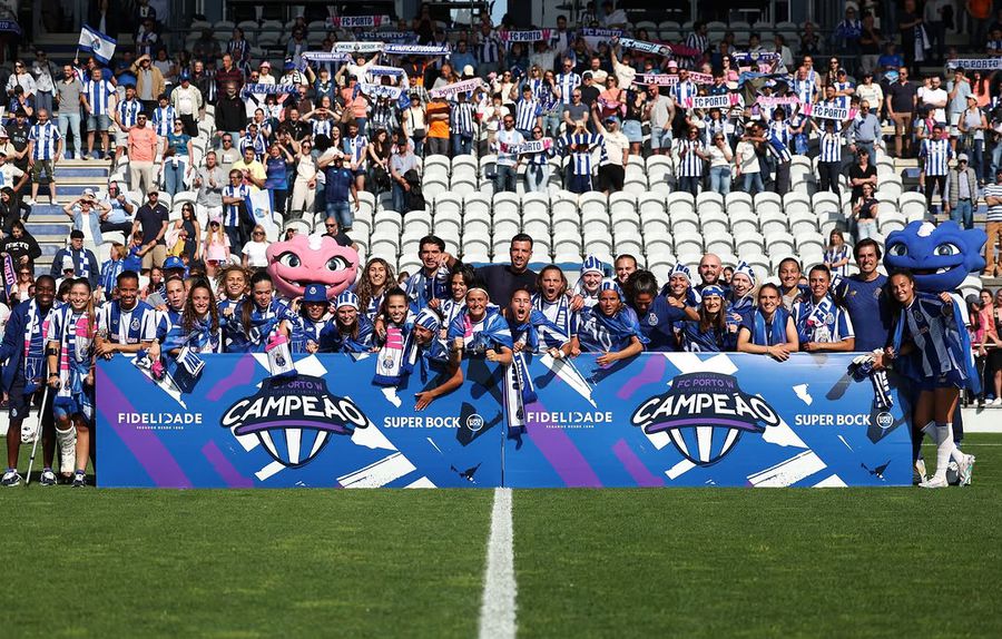 A festa da equipa feminina no Olival — Foto: FC Porto