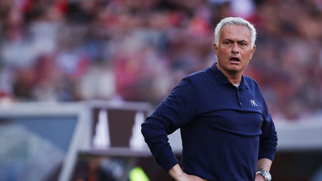 José Mourinho, treinador do Benfica, indignado no banco - Foto: Filipe Amorim/LUSA