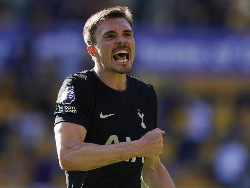 João Palhinha a festejar a vitória do Tottenham em Wolverhampton, com golo seu