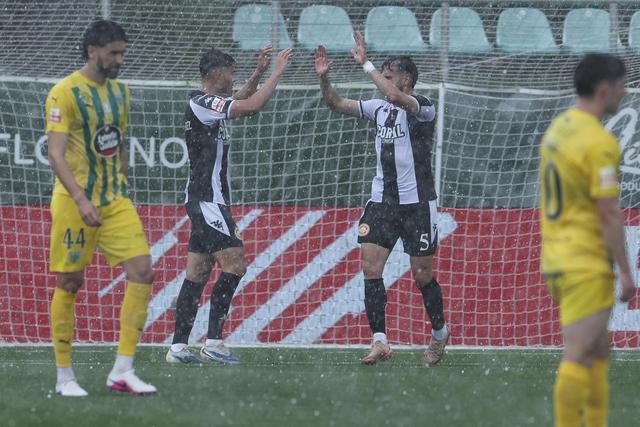 Nacional venceu em Tondela e está mais perto da permanência. -Foto: PAULO NOVAIS/LUSA