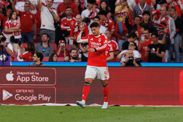 Ivanovic provoca dores de cabeça na Croácia e na Grécia (as notas do Benfica)