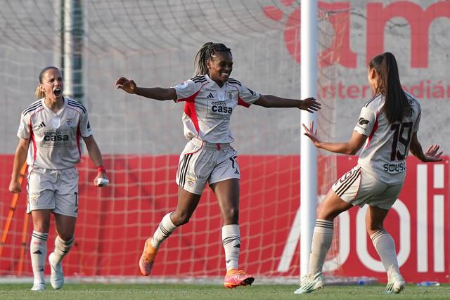 Diana Silva, ex-Sporting, a celebrar o 2-0 do Benfica em Braga - Foto: HUGO DELGADO/LUSA