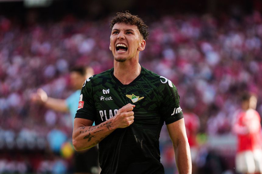 Diogo Travassos festeja golo marcado pelo Moreirense ao Benfica - Foto: Joao Alvarinhas/IMAGO