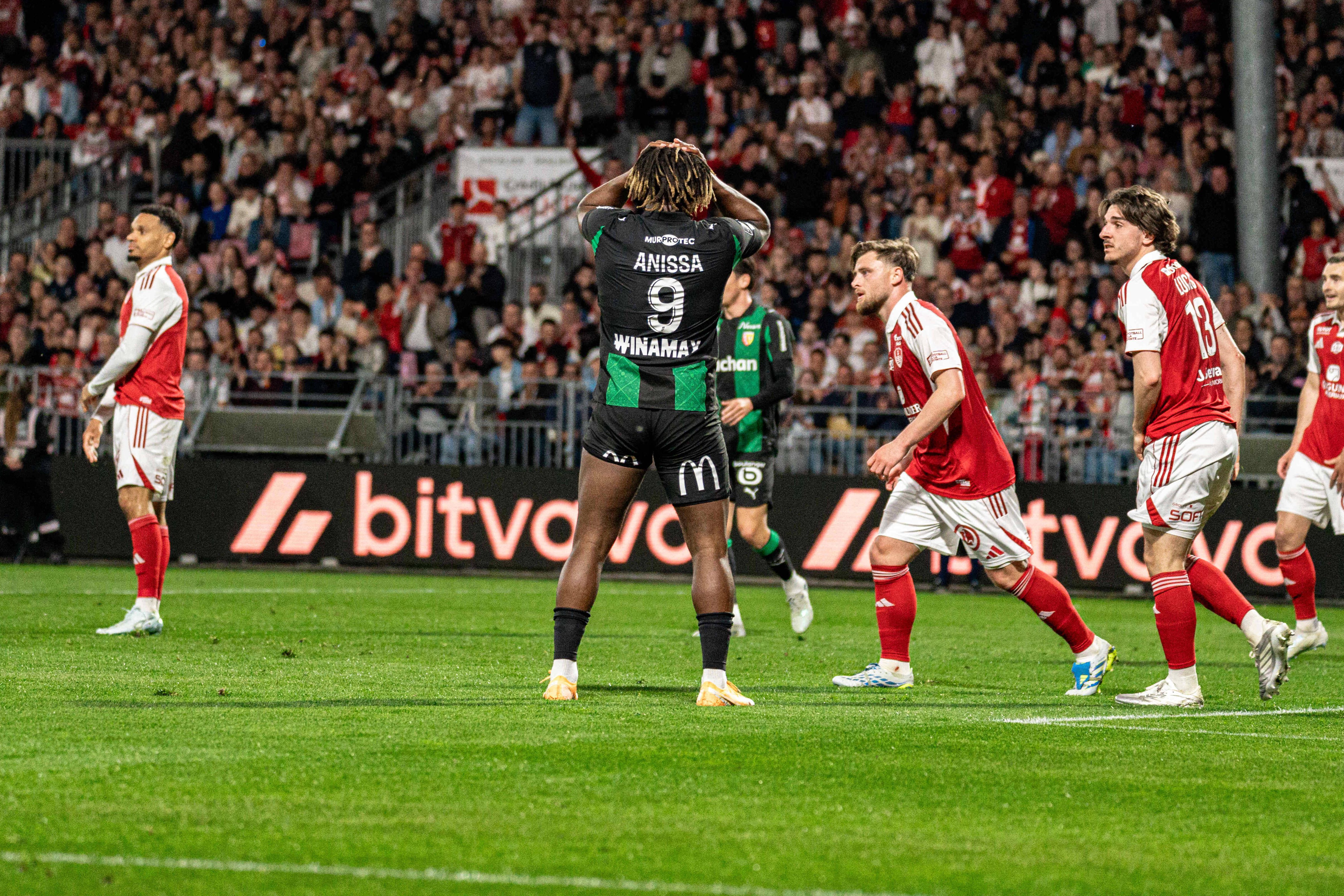 Lens empatou a três bolas em casa do Brest