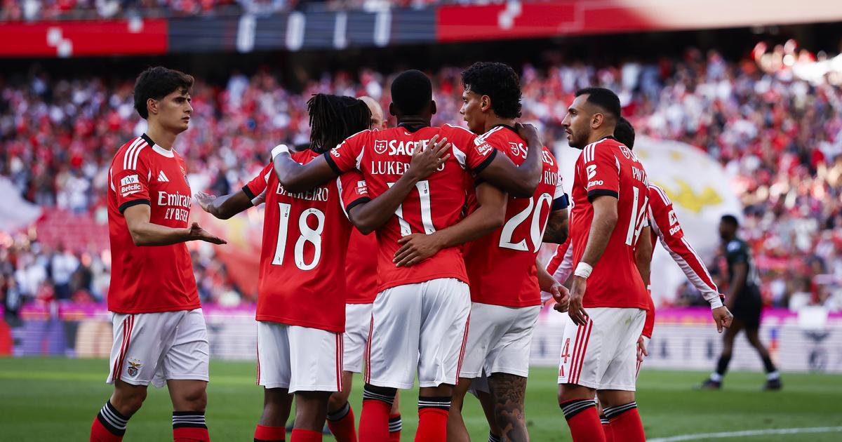 «É aqui que se formam as lendas»: Benfica mostra a camisola 