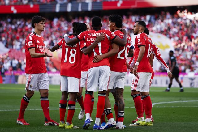 «É aqui que se formam as lendas»: Benfica mostra a camisola para 2026/27