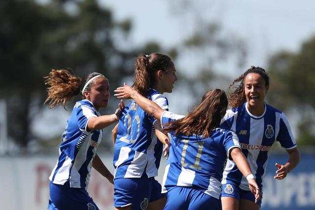 Grande celebração da equipa feminina no Olival
