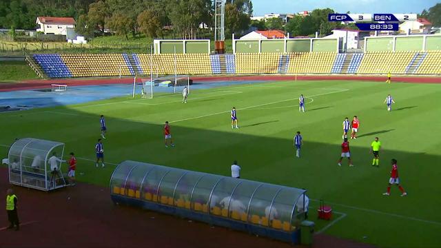 FC Porto-Benfica em juniores terminou com grande confusão