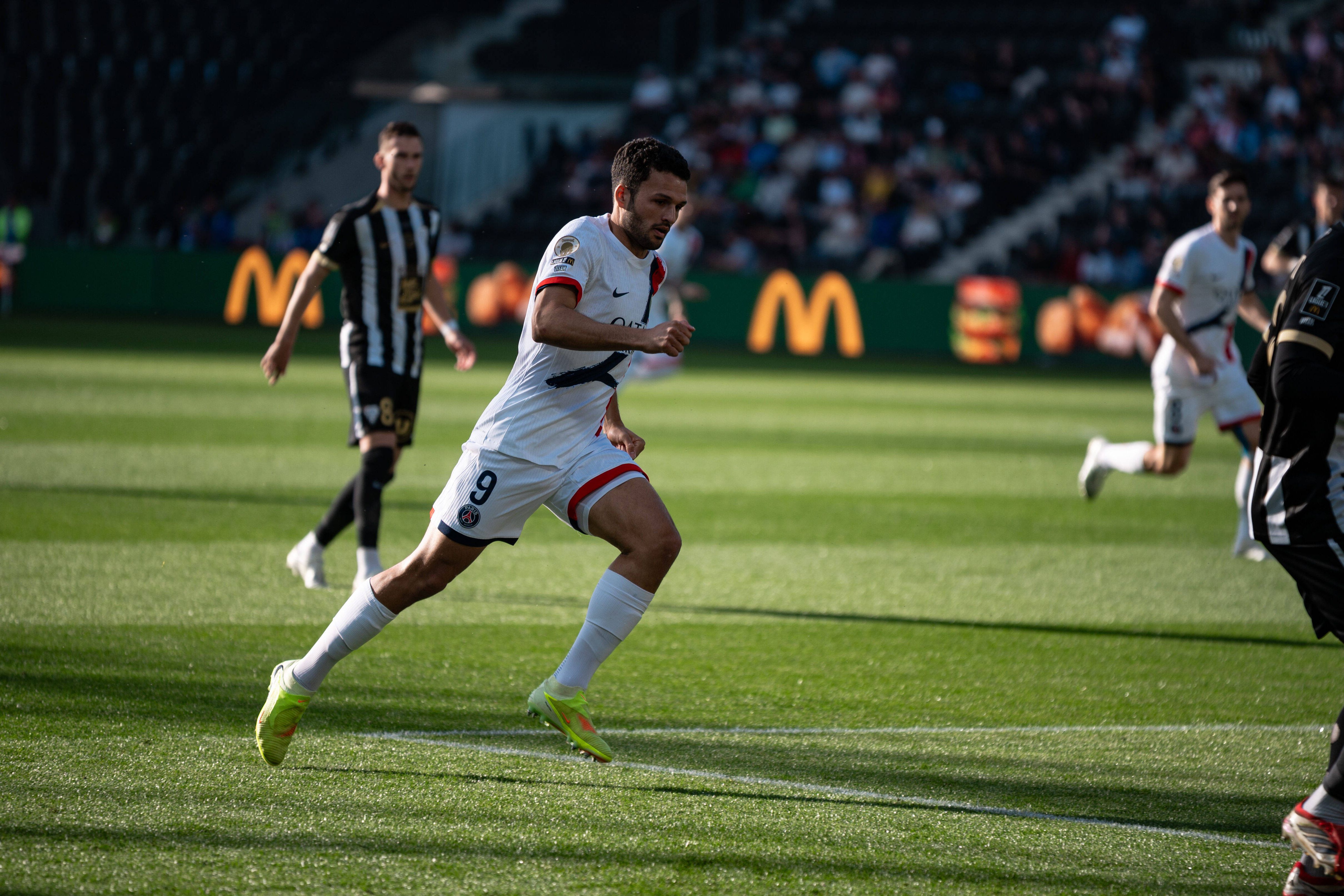 Gonçalo Ramos foi titular no Angers-PSG, mas não completou os 90'