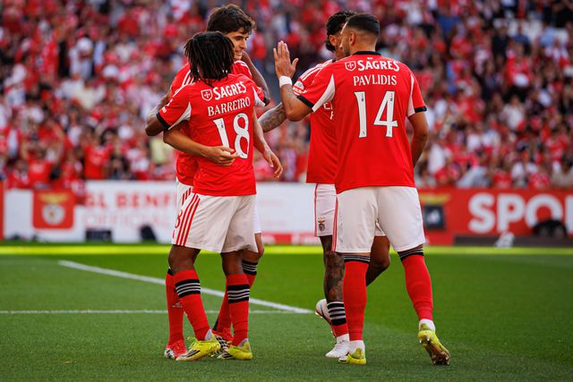 António Silva partiu da sua defesa para 'oferecer' a Leandro Barreiro o primeiro golo do encontro — Foto: IMAGO