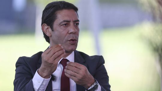 Rui Costa explica o que mudou de maio até agora para despedir Schmidt