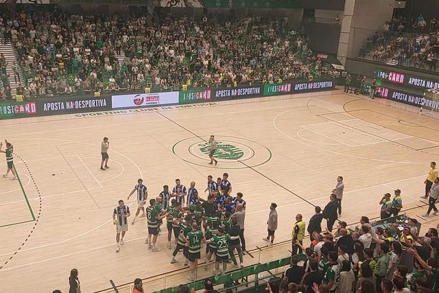 Confusão entre jogadores no final do Sporting-FC Porto