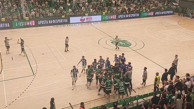 Confusão entre jogadores no final do Sporting-FC Porto