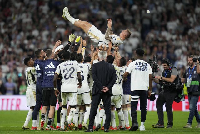 Ancelotti sobre Kroos: «O Bernabéu deu-lhe a despedida que merece»