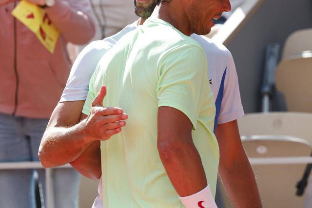 Aqui estão 46 Grand Slam: o abraço entre Djokovic e Nadal