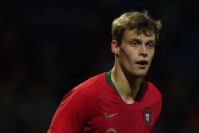 Estoril: lateral do Benfica interessa… mas não é possibilidade única