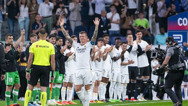 A despedida de uma lenda: Kroos teve direito a guarda de honra no último jogo no Bernabéu